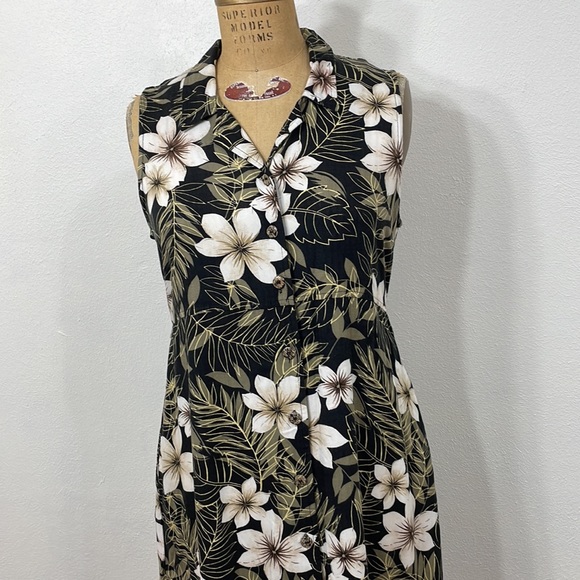 Bahama Beach long sleeveless dress, button front, v-neck, waist ties in the back - Picture 3 of 12